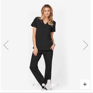 Figs three pocket scrub top
